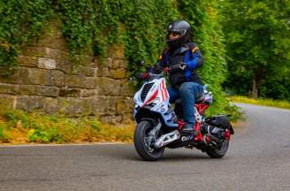 Italjet Dragster 300 Gresini Edition: Xe tay ga Ý mang DNA MotoGP dành cho người mê tốc độ