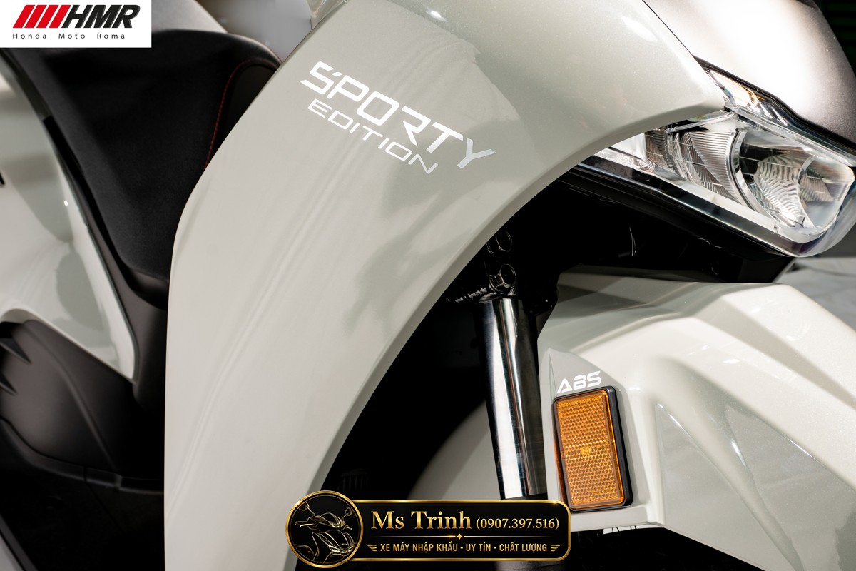 Chi tiết tem Sporty của SH350 Ý xám khói
