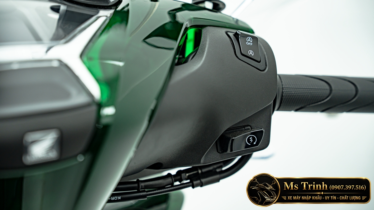 Toàn cảnh đầu xe Honda SH150 Vetro 2 in 1 nhìn chính diện