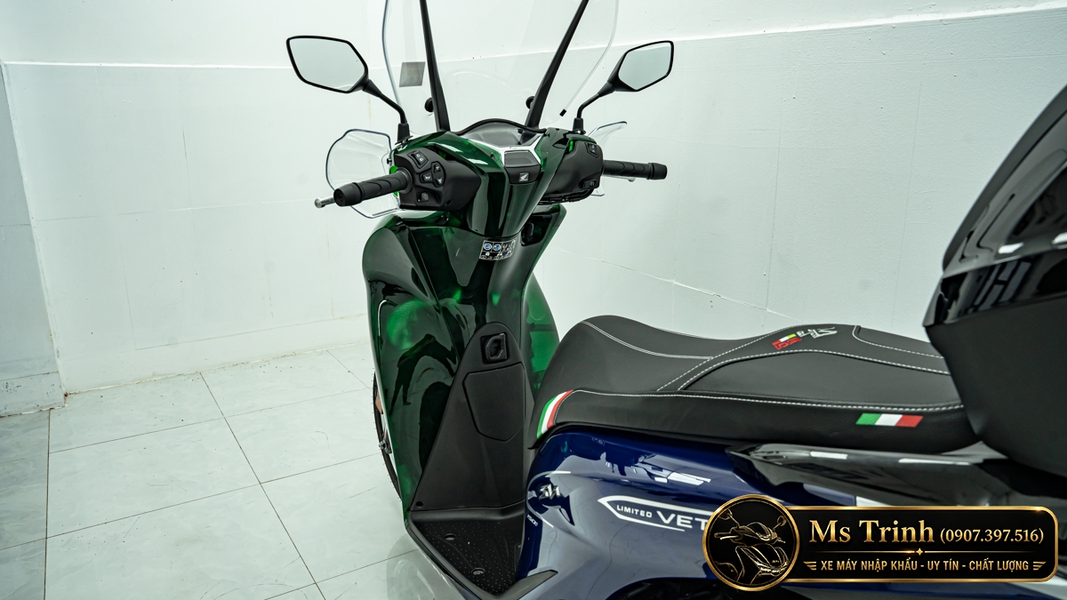 Chi tiết yên và tem Limited Vetro trên Honda SH150i