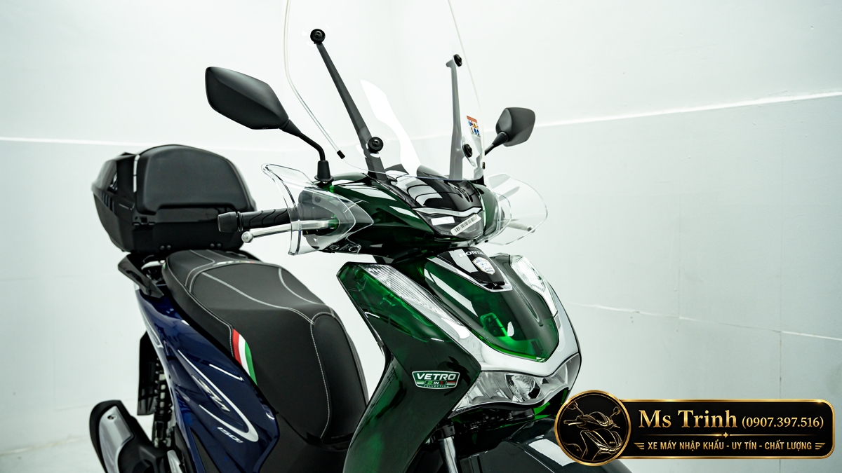Honda SH150 Vetro 2 in 1 nhìn nghiêng phần đầu xe