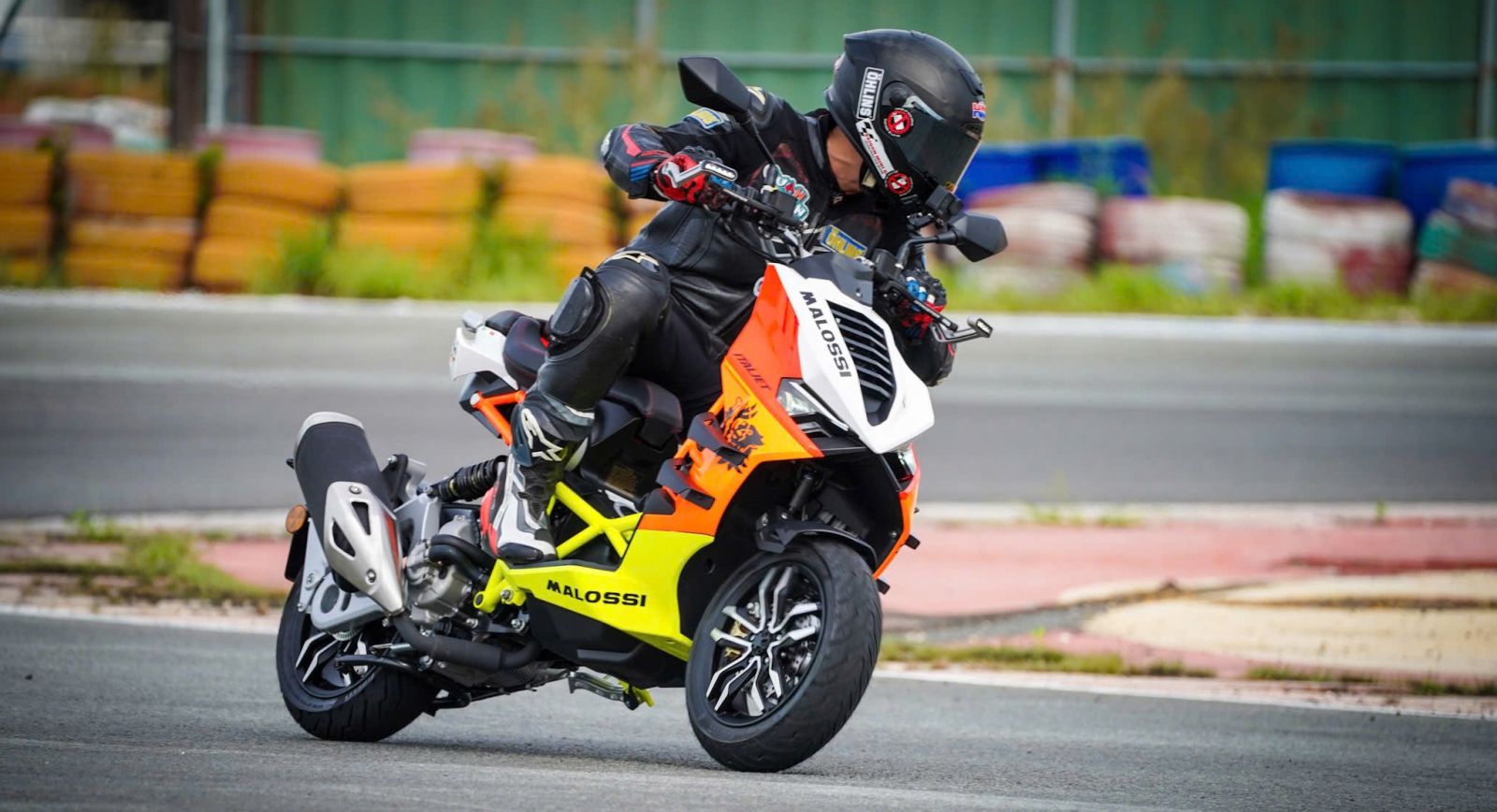 Anh Em Biker "Bùng Nổ" Vì Sự Xuất Hiện Italjet Dragster 300 2025 Tại Việt Nam