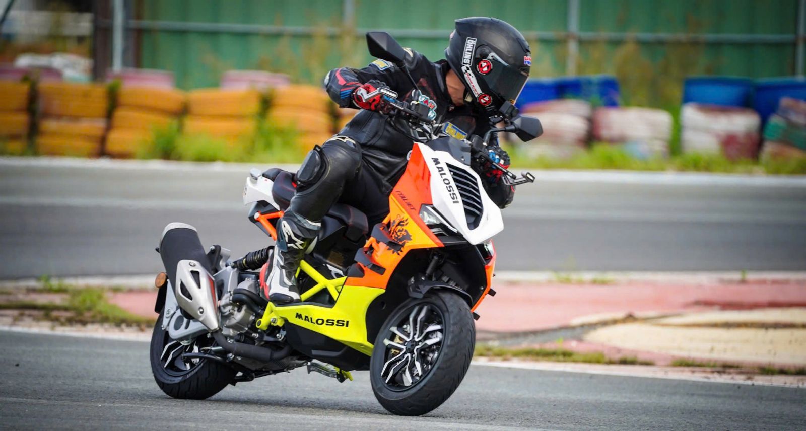 Anh Em Biker "Bùng Nổ" Vì Sự Xuất Hiện Italjet Dragster 300 2025 Tại Việt Nam